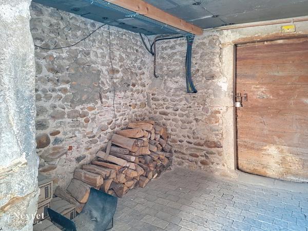 Corps de ferme rénové de 361,51 m² sur une parcelle de 956 m² dont 2 T2 apportant des revenus locatifs