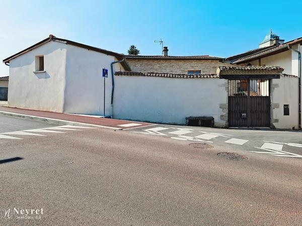 Corps de ferme rénové de 361,51 m² sur une parcelle de 956 m² dont 2 T2 apportant des revenus locatifs
