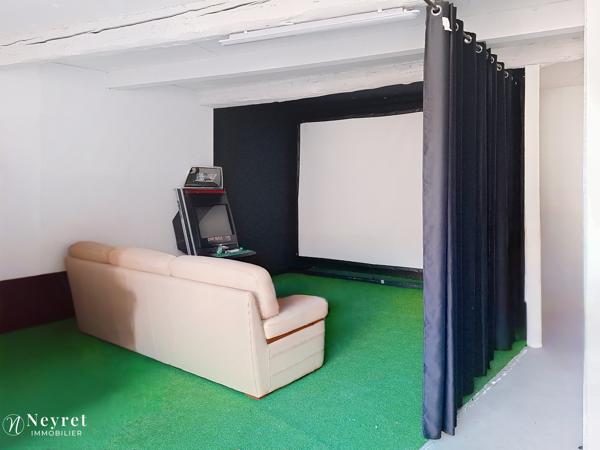 Corps de ferme rénové de 361,51 m² sur une parcelle de 956 m² dont 2 T2 apportant des revenus locatifs