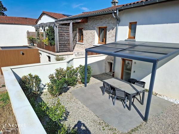 Corps de ferme rénové de 361,51 m² sur une parcelle de 956 m² dont 2 T2 apportant des revenus locatifs