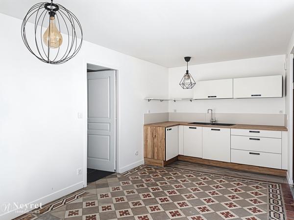 Corps de ferme rénové de 361,51 m² sur une parcelle de 956 m² dont 2 T2 apportant des revenus locatifs