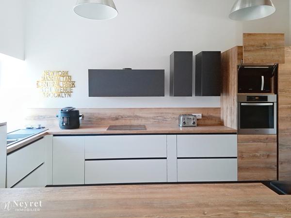 Corps de ferme rénové de 361,51 m² sur une parcelle de 956 m² dont 2 T2 apportant des revenus locatifs