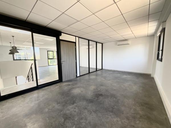 Vente murs / Local Commercial à Saint-Laurent-de-Mure (69720)