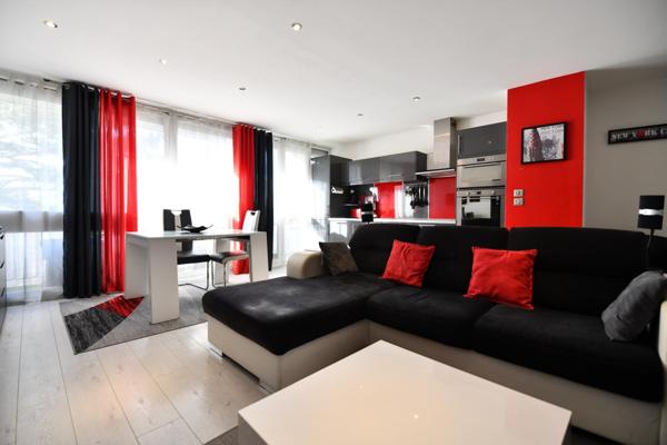 Magnifique appartement de trois pièces dans une résidence recherchée!