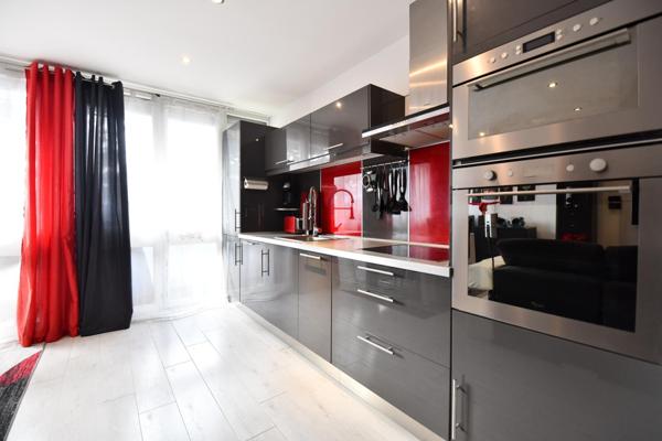 Magnifique appartement de trois pièces dans une résidence recherchée!