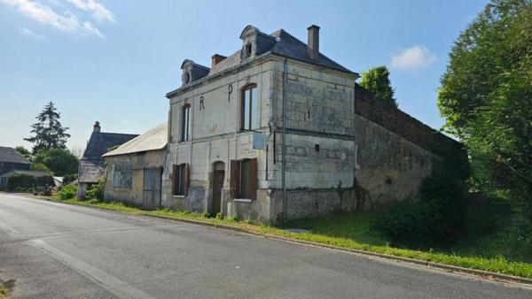 🏡 À vendre – Authentique maison en pierre avec grand terrain et potentiel d’agrandissement