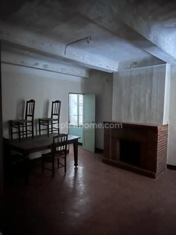 Maison de village à rénover – fort potentiel au cœur de Collobrières