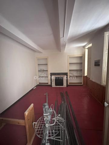 Maison de village à rénover – fort potentiel au cœur de Collobrières