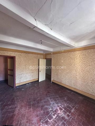 Maison de village à rénover – fort potentiel au cœur de Collobrières
