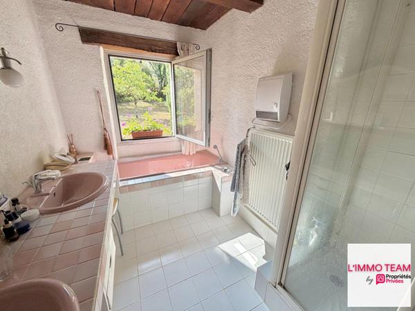 Maison de plain-pied sur 1.6Ha, avec piscine et ateliers