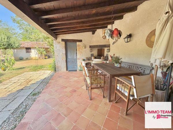 Maison de plain-pied sur 1.6Ha, avec piscine et ateliers