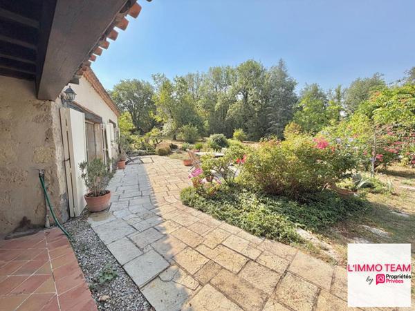 Maison de plain-pied sur 1.6Ha, avec piscine et ateliers