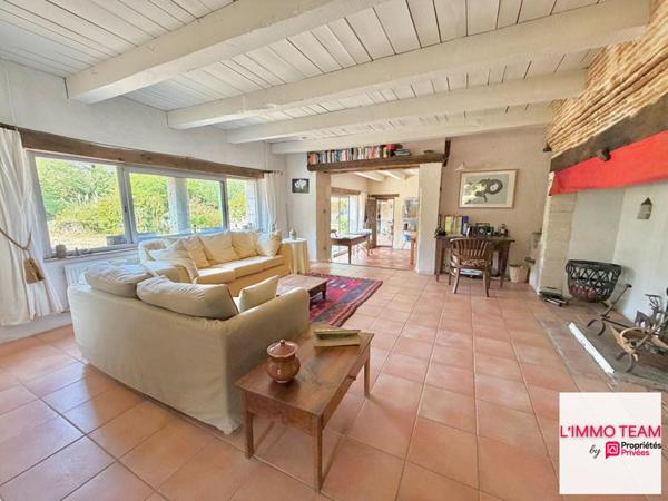 Maison de plain-pied sur 1.6Ha, avec piscine et ateliers