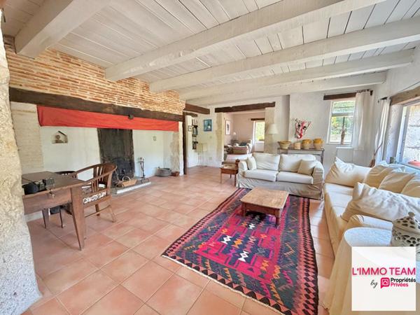 Maison de plain-pied sur 1.6Ha, avec piscine et ateliers