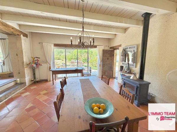 Maison de plain-pied sur 1.6Ha, avec piscine et ateliers