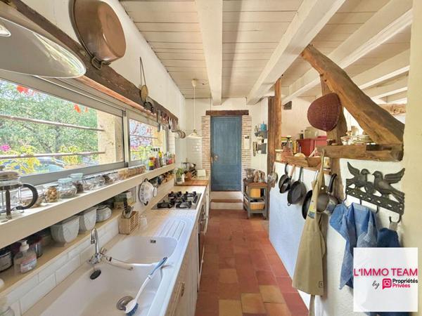 Maison de plain-pied sur 1.6Ha, avec piscine et ateliers