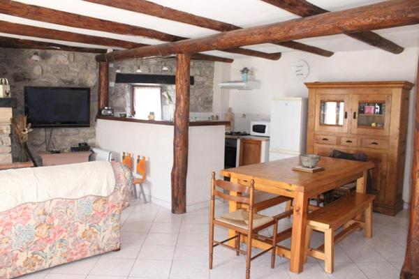 Maison en pierre et lauze à  Montbel 4 pièce(s) 70 m2 sur une parcelle cadstrée de 685 m²