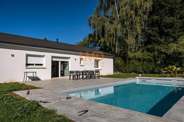 Maison de plain-pied de 2023, piscine chauffée et grand garage