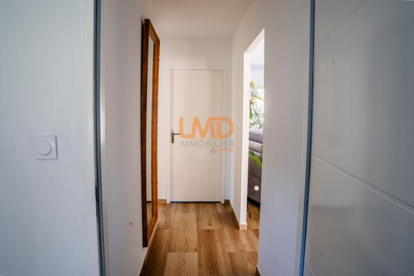 Maison de plain-pied de 2023, piscine chauffée et grand garage