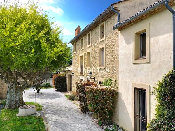 Authentique mas provençal en pierre avec dépendences, 2ha de terrain et piscine Monteux