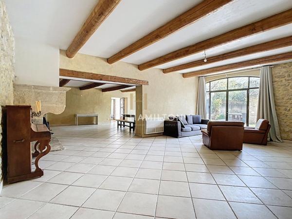 Authentique mas provençal en pierre avec dépendences, 2ha de terrain et piscine Monteux