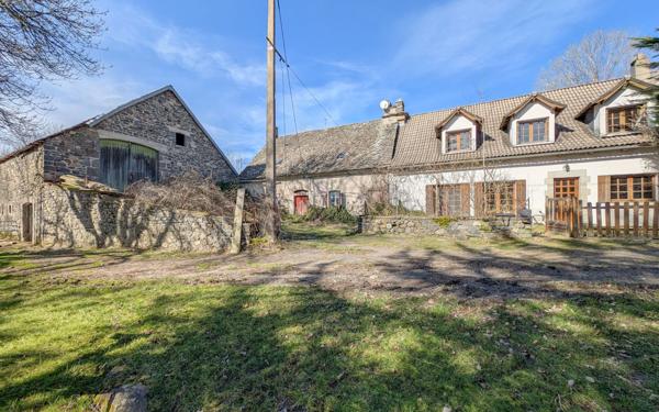 Maison à vendre    5 pièces •  Saint-Étienne-de-Chomeil