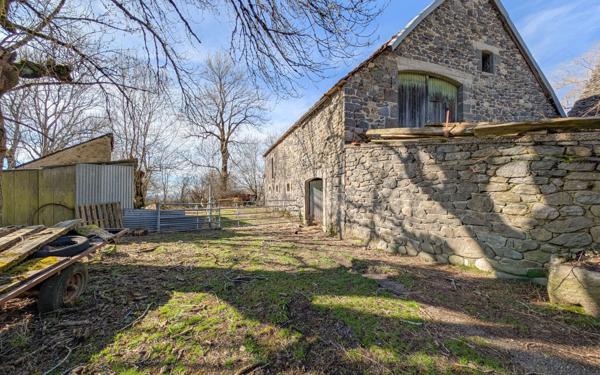 Maison à vendre    5 pièces •  Saint-Étienne-de-Chomeil