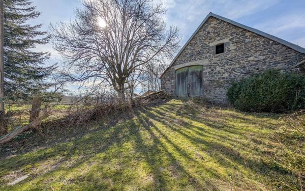 Maison à vendre    5 pièces •  Saint-Étienne-de-Chomeil