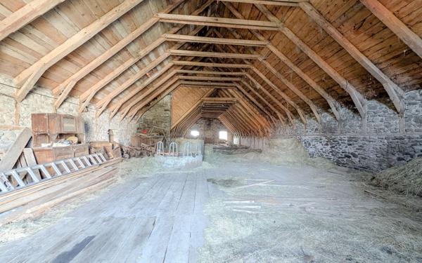 Maison à vendre    5 pièces •  Saint-Étienne-de-Chomeil