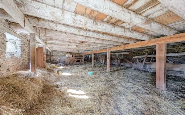 Maison à vendre    5 pièces •  Saint-Étienne-de-Chomeil