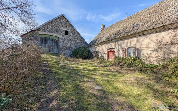 Maison à vendre    5 pièces •  Saint-Étienne-de-Chomeil