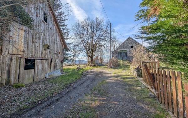 Maison à vendre    5 pièces •  Saint-Étienne-de-Chomeil