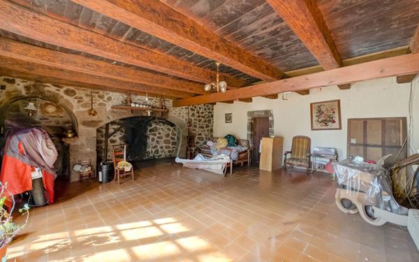 Maison à vendre    5 pièces •  Saint-Étienne-de-Chomeil