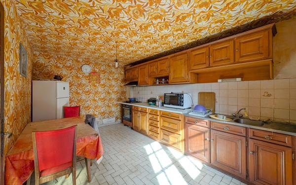 Maison à vendre    5 pièces •  Saint-Étienne-de-Chomeil