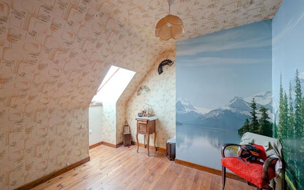 Maison à vendre    5 pièces •  Saint-Étienne-de-Chomeil