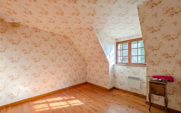 Maison à vendre    5 pièces •  Saint-Étienne-de-Chomeil