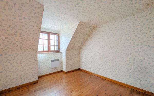 Maison à vendre    5 pièces •  Saint-Étienne-de-Chomeil