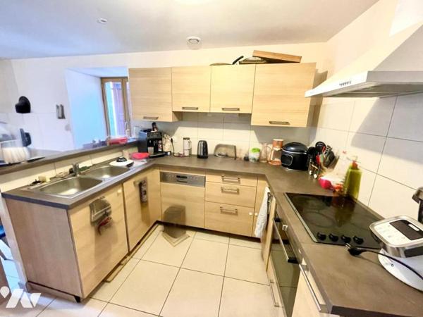 IMMEUBLE DE RAPPORT EN GRANIT RENOVE - SERVERETTE 48