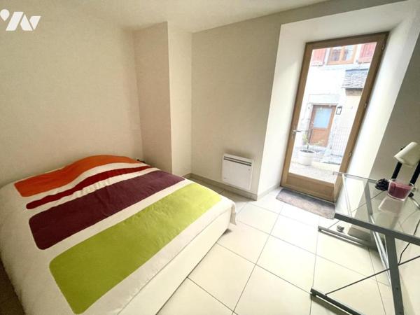 IMMEUBLE DE RAPPORT EN GRANIT RENOVE - SERVERETTE 48