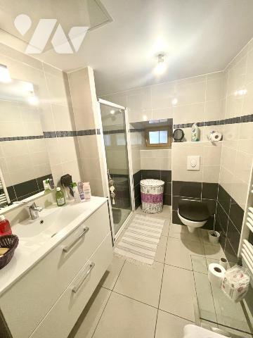 IMMEUBLE DE RAPPORT EN GRANIT RENOVE - SERVERETTE 48