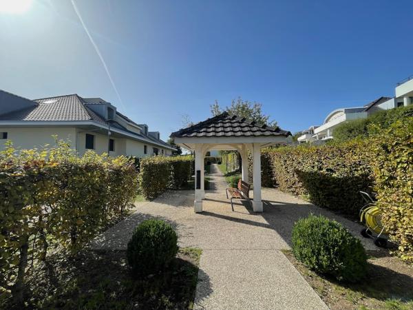 Divonne-les-Bains (01220) Appartement trois chambres avec jardin et piscine