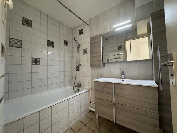 Appartement 90 m² Troisième avec Ascenseur  , terrasses, parking sécurisé à Nîmes Jean Jaures Puech Duteil