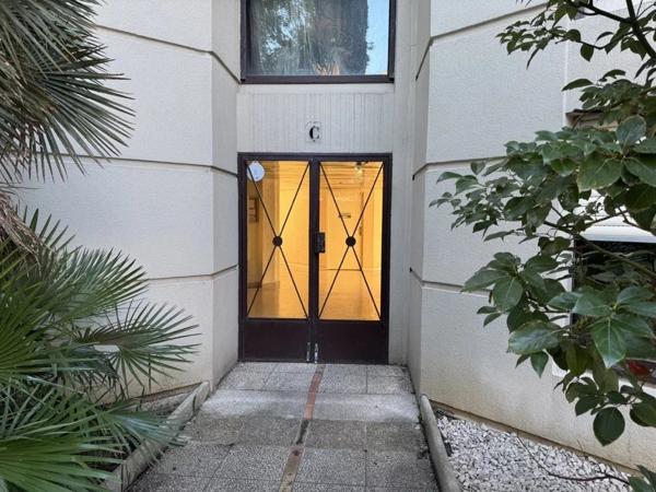 Appartement 90 m² Troisième avec Ascenseur  , terrasses, parking sécurisé à Nîmes Jean Jaures Puech Duteil