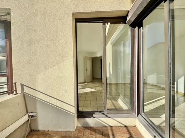 Appartement 90 m² Troisième avec Ascenseur  , terrasses, parking sécurisé à Nîmes Jean Jaures Puech Duteil