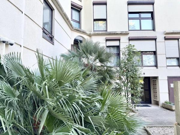 Appartement 90 m² Troisième avec Ascenseur  , terrasses, parking sécurisé à Nîmes Jean Jaures Puech Duteil