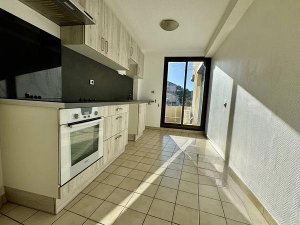Appartement 90 m² Troisième avec Ascenseur  , terrasses, parking sécurisé à Nîmes Jean Jaures Puech Duteil