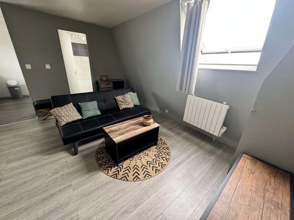 Location                                                      Appartement
                        
                     2 pièces                      52 m2                     à Saint-Quentin