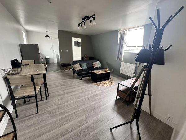 Location                                                      Appartement
                        
                     2 pièces                      52 m2                     à Saint-Quentin