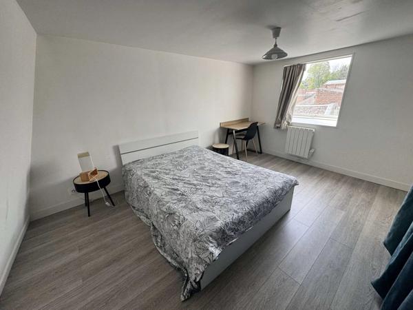 Location                                                      Appartement
                        
                     2 pièces                      52 m2                     à Saint-Quentin