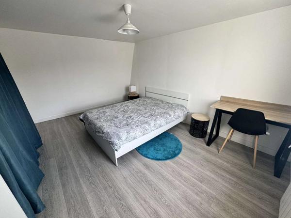 Location                                                      Appartement
                        
                     2 pièces                      52 m2                     à Saint-Quentin